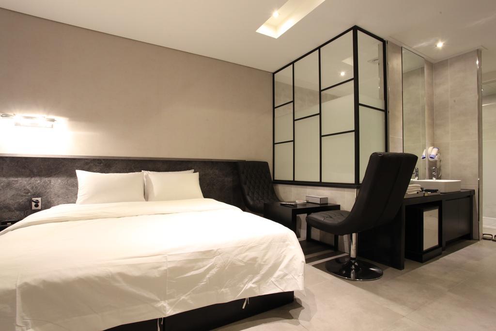 C&B Hotel Ansan Exterior foto