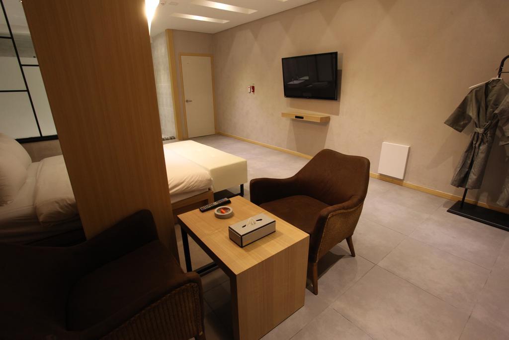 C&B Hotel Ansan Exterior foto