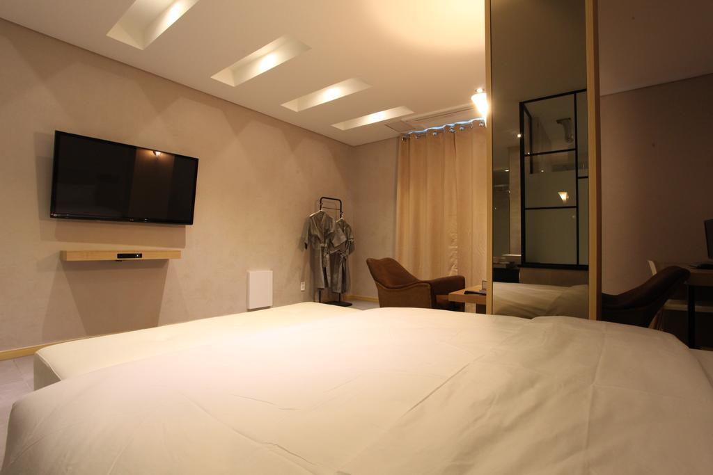 C&B Hotel Ansan Exterior foto