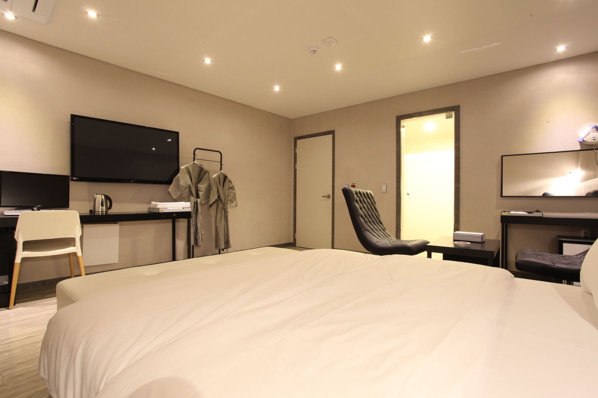 C&B Hotel Ansan Exterior foto